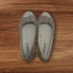 Olivia Miller Women's Black and Gray Flats